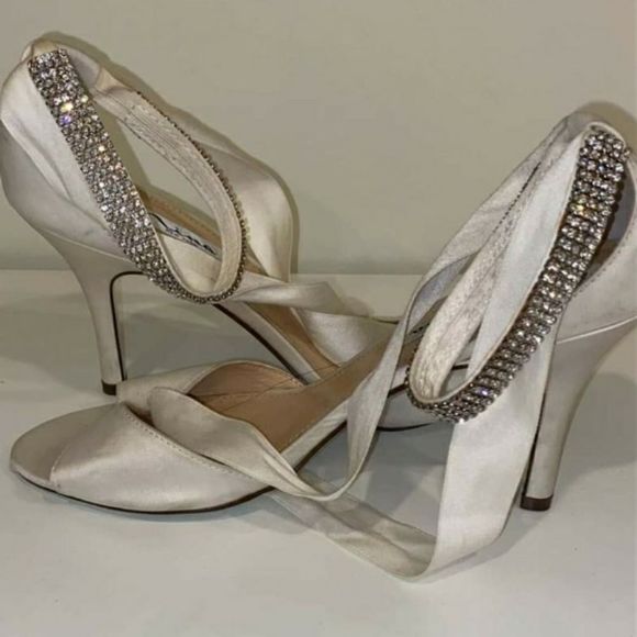 Nina VinnieCrystal Embellished Ankle Straps Sandal - Picture 5 of 10